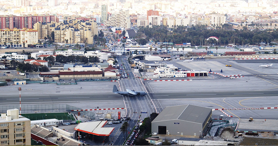 مطار جبل طارق الدولي، جبل طارق