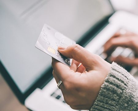 لدينا اتفاقيات تمويل للطلبة
